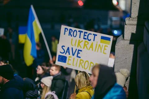 Ukrainian people protest, thousands gather to demand tougher sanctions on Rus Stock Photos