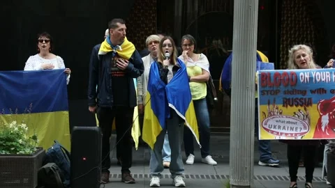 Ukrainians protest at Colgate Palmolive Видео 219540854
