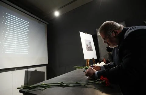 Ukrainians react on the explosion and shooting in a school in Kerch in Crimea, K Stockfoto's