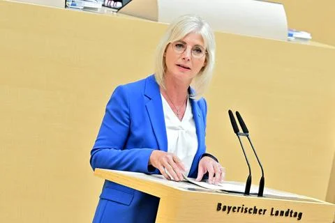  Ulrike Scharf , CSU. 152. Sitzung des Bayerischen Landtags. Ulrike Scharf... Stock Photos