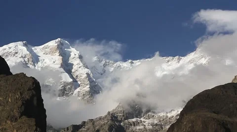 Ultar day, Time lapse of snow covered mountain tops 스톡 동영상 47749490