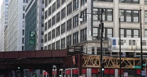 Ultra HD 4K Busy Elevated L Train Passes Downtown Chicago Rush Hour Building Day Stock Footage 32451553
