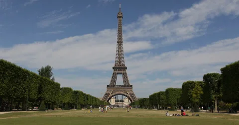 Ultra HD 4K Eiffel Tower Landmark Paris Champ de Mars People Commuting Walking Video stock 31874756