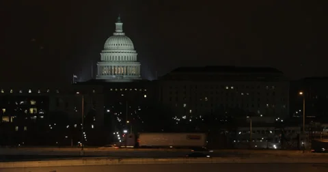 Ultra HD 4K Illuminated Freeway Night Capitol Street Washington DC, rush hour 스톡 동영상 32207385