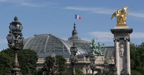 Ultra HD 4K Paris Alexandre III Grand Palais Bronze Statues Alexander III Bridge Video stock 31874120