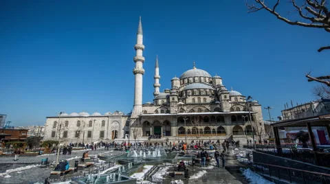 Ultra HD 4K, Time Lapse Photography, crowd visiting Yeni Cami Mosque Video stock 47463144