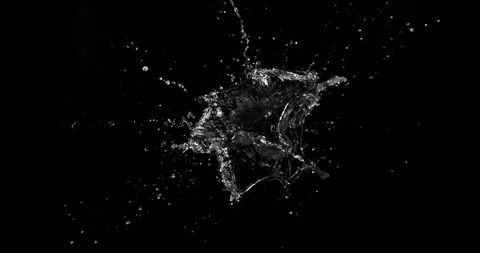 Ultra slow motion water splash isolated on black background. Vidéo 334652926