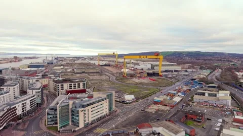 Ultra-wide push-in 4K 60FPS aerial video of the Samson and Goliath cranes in Video stock 325493468