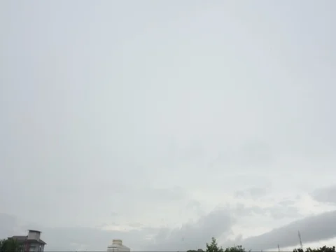 UltraHD. time lapse of beautiful cloud moving by the wind and sun is moving down 库存影片 80218860