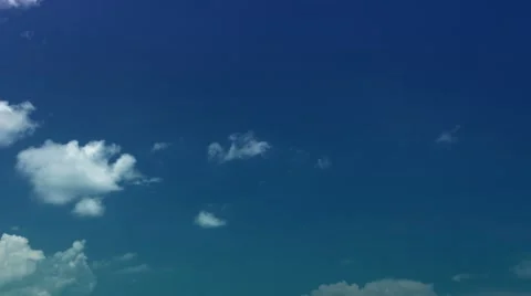 Ultrahd timelapse  with clouds in the blue sky Video stock 40327539