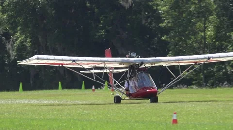 Ultralight take-off Vídeos de archivo 49696285