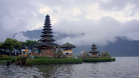 Ulun Danu Beratan temple 動画素材 81039120