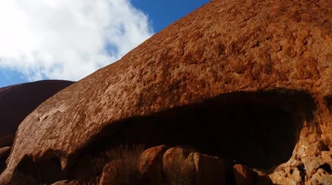 Uluru, Ayers Rock Outback Australian Landmark Red Desert Landscape 4K Vidéo 51782081