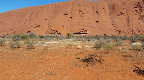 Uluru, Ayers Rock Outback Australian Landmark Red Desert Landscape 4K Vidéo 51795255