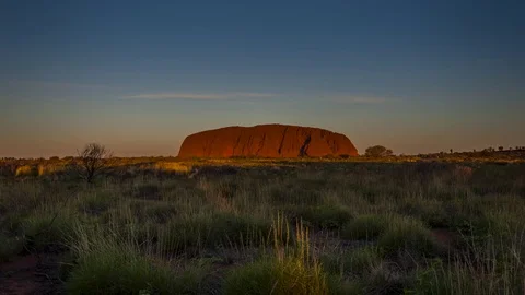 Uluru timelapse at sunset, Ayers Rock Vídeos de archivo 70373595