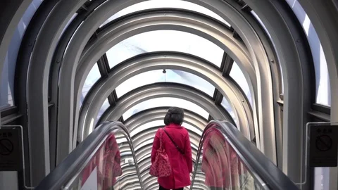 Umeda Building Escalator 스톡 동영상 98008138