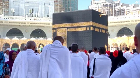 Umrah pilgrims making dua Stock Footage 332586305