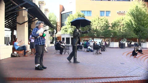 UmrellaManPCS 스톡 동영상 26136945