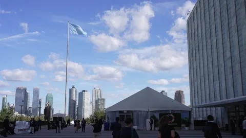 UN flag over headquarters plaza, blue sky Stock-Footage 346265207