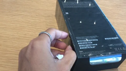 Unbox iPhone 11 Video stock 116687125