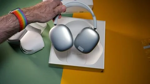 Unboxing package of the best Apple Computers AirPods Max over-ear headphones  写真素材
