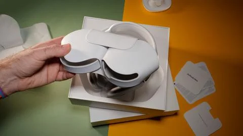 Unboxing package of the best Apple Computers AirPods Max over-ear headphones  Foto stock