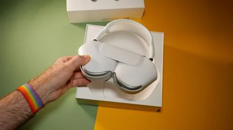 Unboxing package of the best Apple Computers AirPods Max over-ear headphones 写真素材