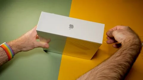 Unboxing package of the best Apple Computers AirPods Max over-ear headphones 写真素材