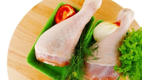 Uncooked chicken legs 库存影片 82077572