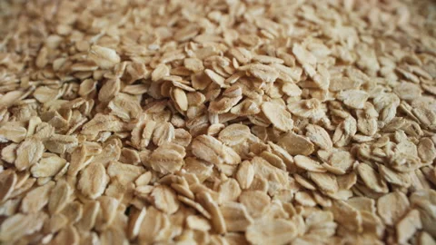 Uncooked oatmeal flakes falling down 動画素材 195945970