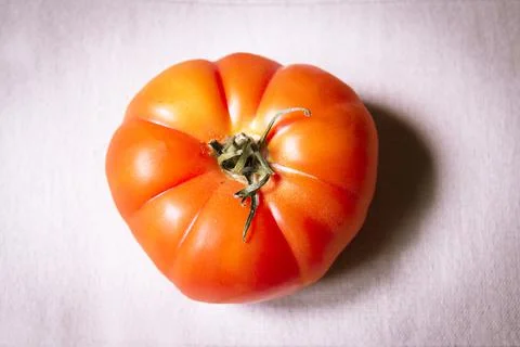 Uncooked raw red tomato Foto stock
