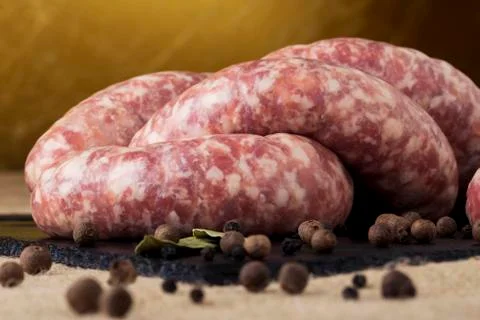 The uncooked sausages 库存照片