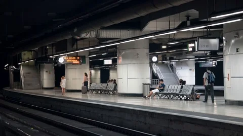 Uncrowded platform in Barcelona underground. Stock Footage 93827218