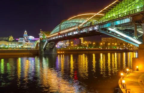 Under Bohdan Khmelnytsky bridge in Moscow Stockfoto's