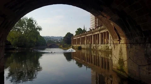 Under the bridge in england Stockbeeldmateriaal 81206806