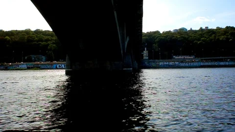 Under the bridge 库存影片 116091338