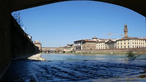 Under the Bridge on the River Arno and Ponte Vecchio (Old Bridge) in Florence Vídeos de archivo 88813786