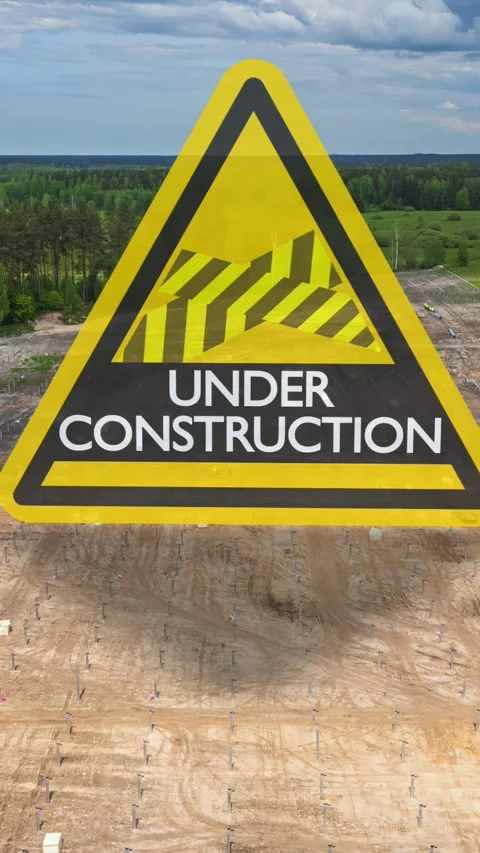 Under construction developing land solar panel park, aerial vertical video Video stock 295120032