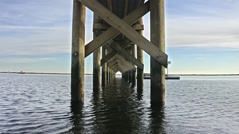 Under dock construction Vídeos de archivo 168715673