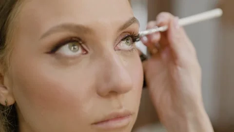 Under-eye shadow corrector, foundation. Make-up artist applies under-eye shadow 動画素材 310998855