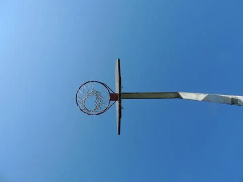 Under The Hoop Stock-Fotos