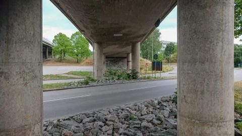 Under the overpass By Linus Foto stock