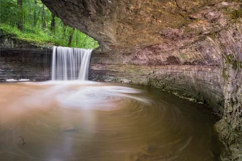 Under Rock Rest Falls Stock Photos