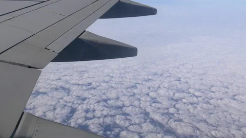 Under the wing of an airplane Stockbeeldmateriaal 119837102