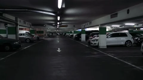 Underground garage panning left and right 库存影片 139823162