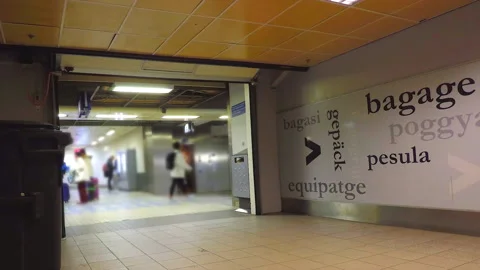 Underground Passage Way In Train Station Vidéo 97775705