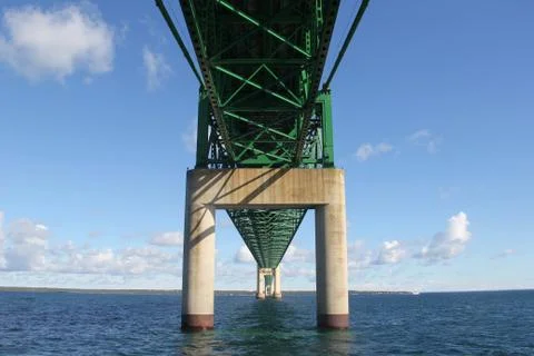 Underneath the Mackinac Bridge Over the Straits of Mackinac Stockfoto's