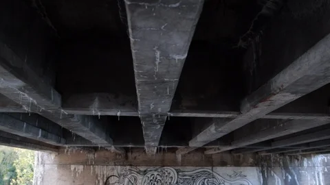 Underside of overpass moving parallel 스톡 동영상 97096771