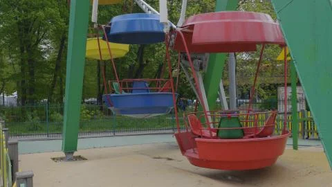 Underside view of a ferris wheel over blue sky. Fotos Stock