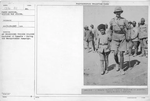 An undersized Turkish soldier captured at Ramadie during the Mesopotamian ... 写真素材